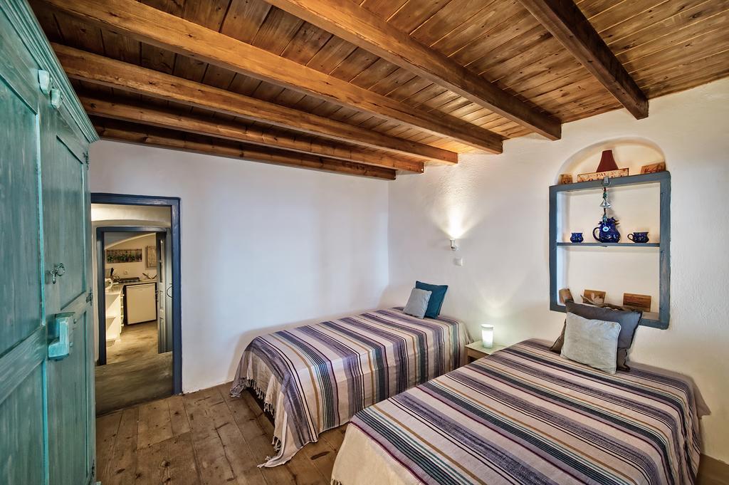Lucky Homes - Oia Room photo
