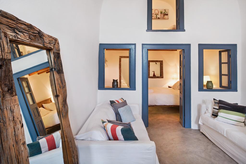 Lucky Homes - Oia Room photo