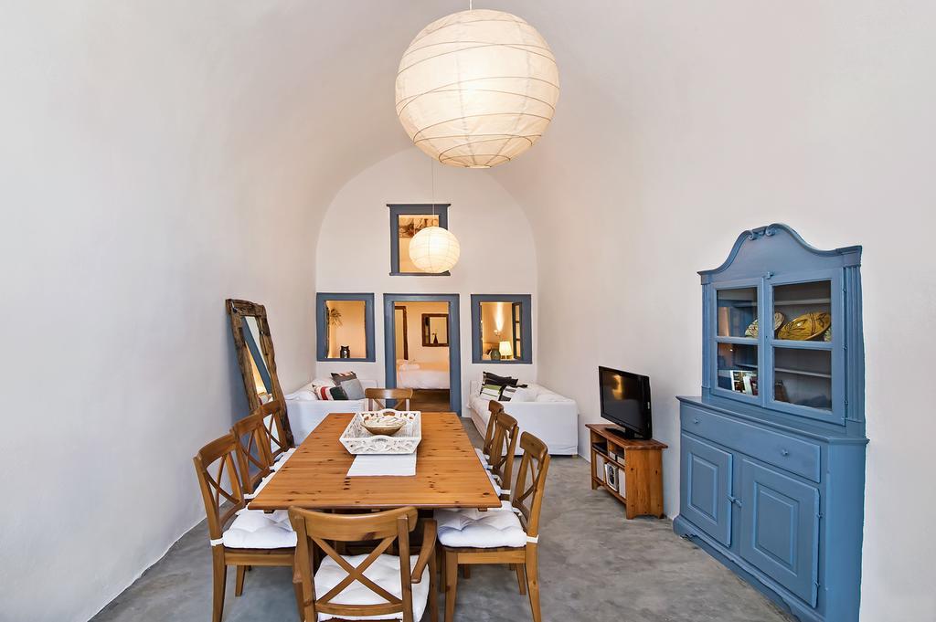 Lucky Homes - Oia Room photo