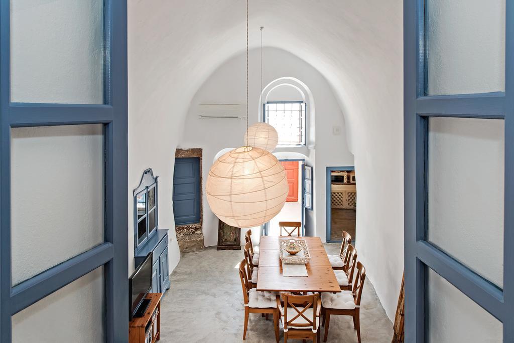 Lucky Homes - Oia Room photo