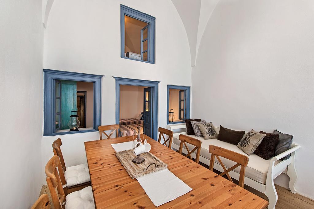 Lucky Homes - Oia Room photo