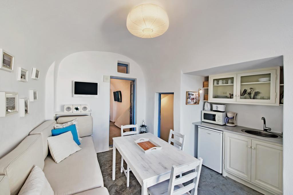 Lucky Homes - Oia Room photo