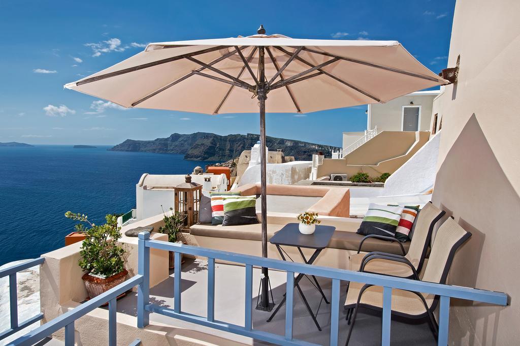 Lucky Homes - Oia Room photo